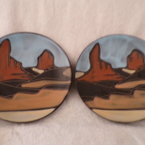 Set Of 2 Tabletops Gallery NAVAJO Plates Monument Valley Hand Painted - Picture 1 of 3